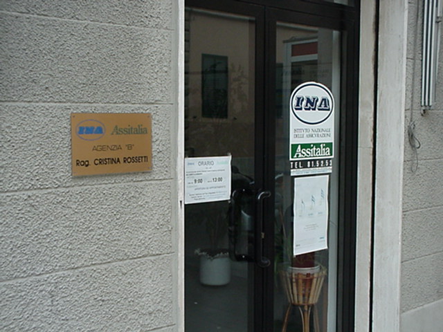 ufficio3.jpg (81377 byte)